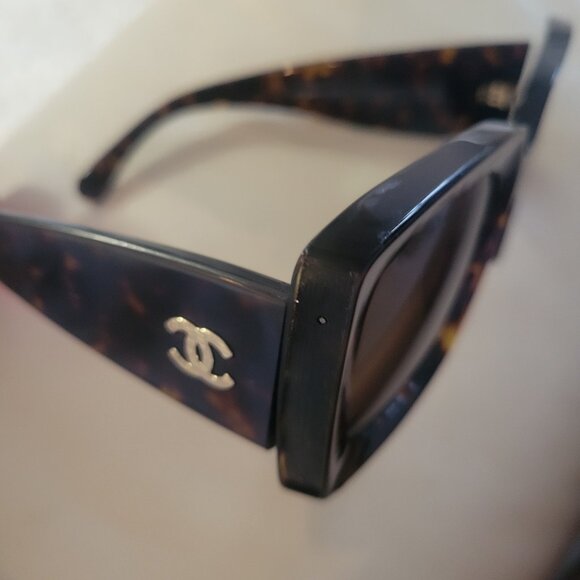 Chanel Women's Tortoise Chunky Square Frame Sunglasses With CC Logo Item #5435-A - Picture 15 of 16